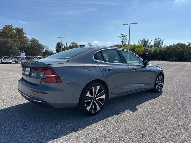 2023 Volvo S60 Ultimate photo 3