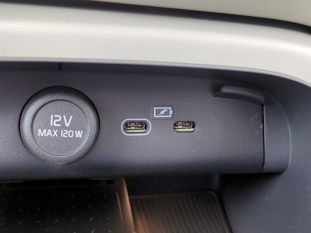 2026 Volvo XC40 Plus - Photo 24