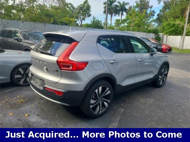 2024 Volvo XC40 Plus photo 4