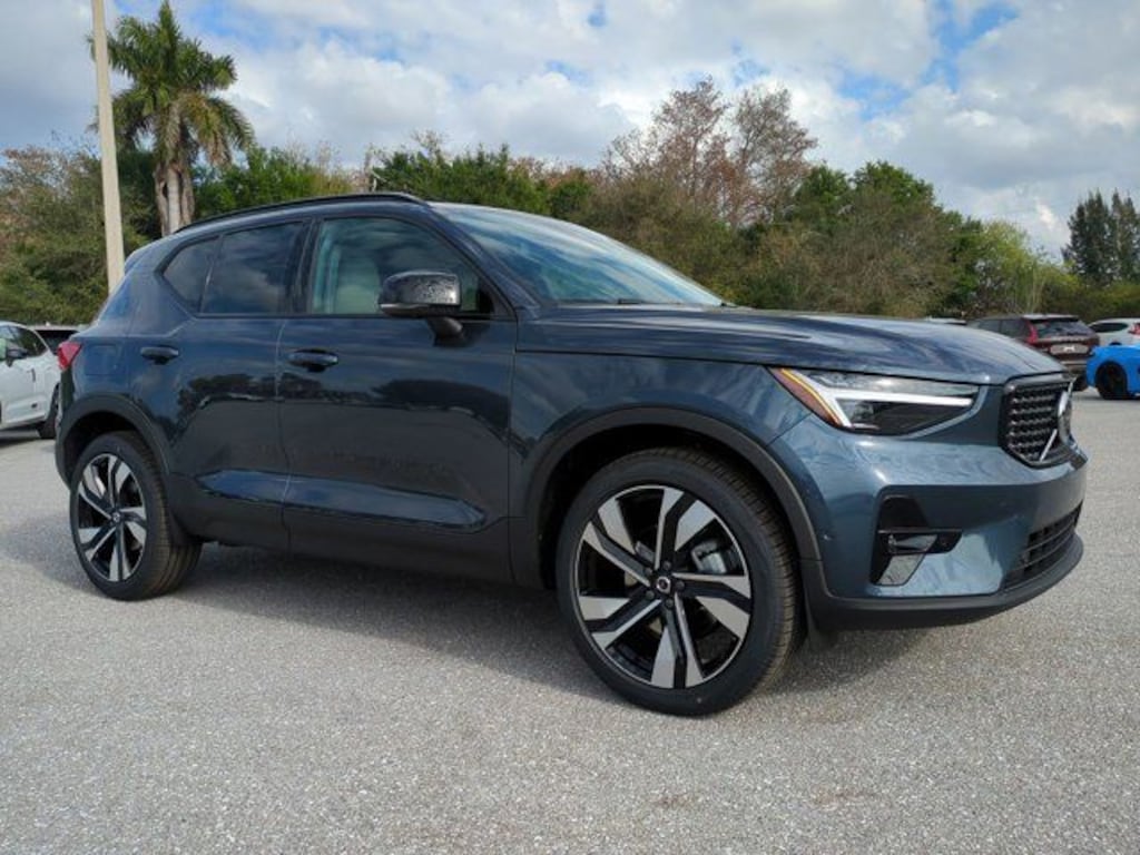 New 2026 Volvo XC40 B5 Ultra SUV