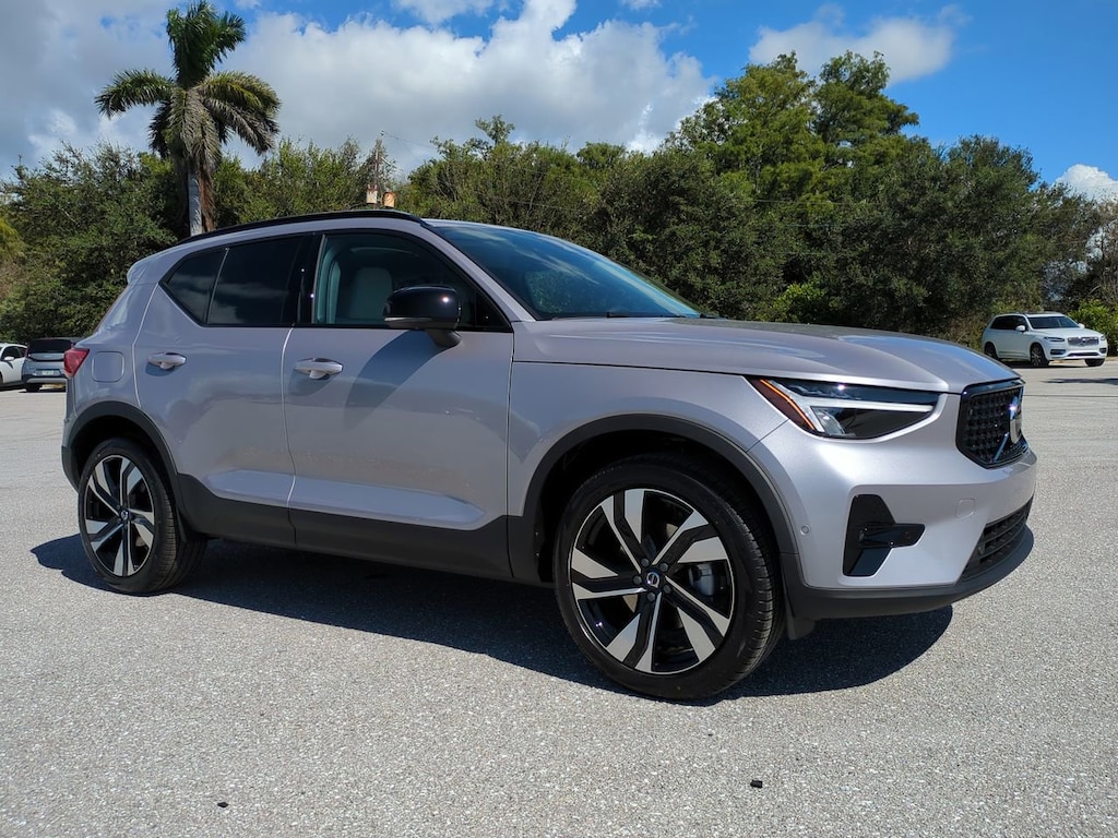 New 2026 Volvo XC40 B4 Plus SUV