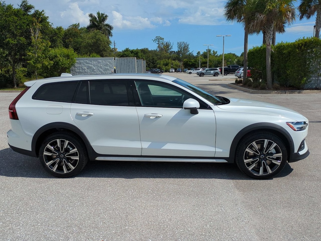 New 2026 Volvo V60 Cross Country B5 Ultra Wagon