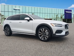 2026 Volvo V60 Cross Country B5 Ultra Wagon