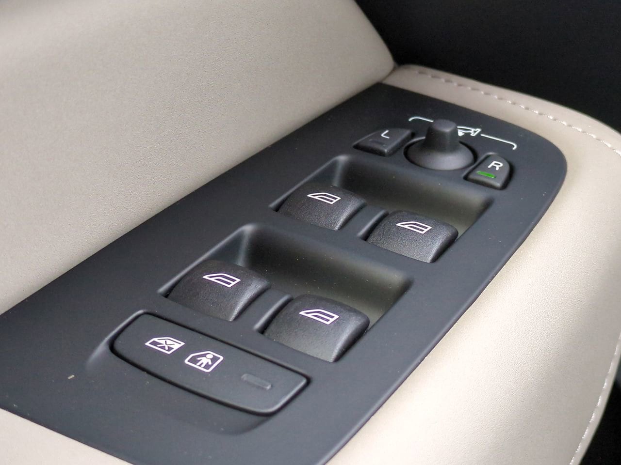 2026 Volvo XC60 Core - Photo 25