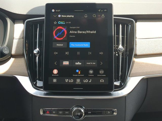 2026 Volvo XC90 Plus - Photo 17