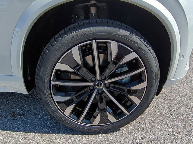 2026 Volvo XC90 Plus - Photo 13