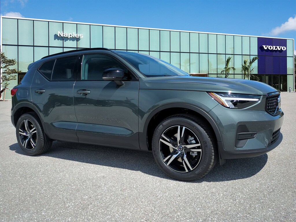 New 2026 Volvo XC40 B5 Core SUV