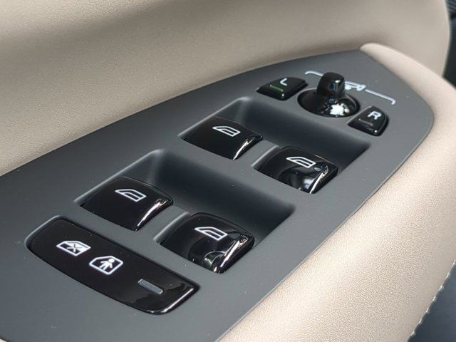 2026 Volvo XC90 Plus - Photo 25