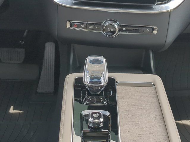 2026 Volvo XC90 Plus - Photo 18