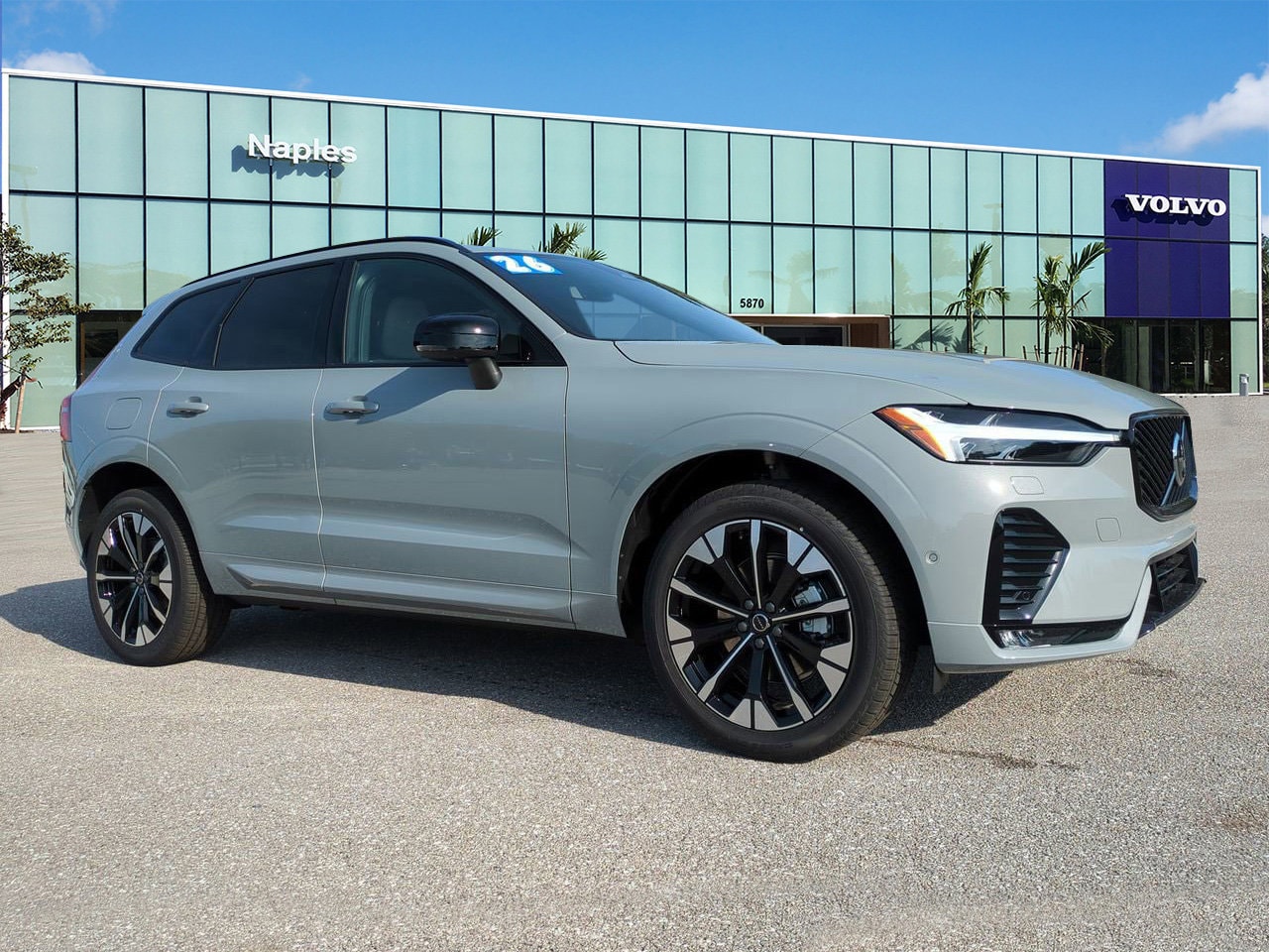 2026 Volvo XC60 Plus's photo