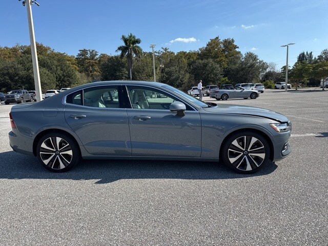 2023 Volvo S60 Ultimate photo 2