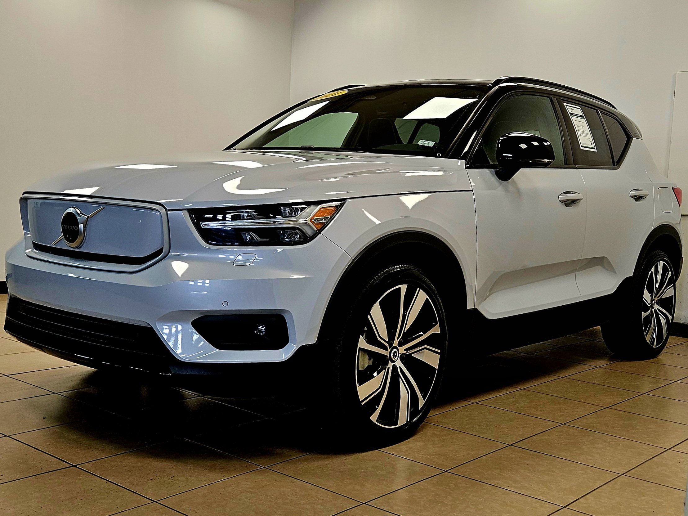 Used 2021 Volvo XC40 Recharge with VIN YV4ED3UR2M2440944 for sale in St. Louis, MO