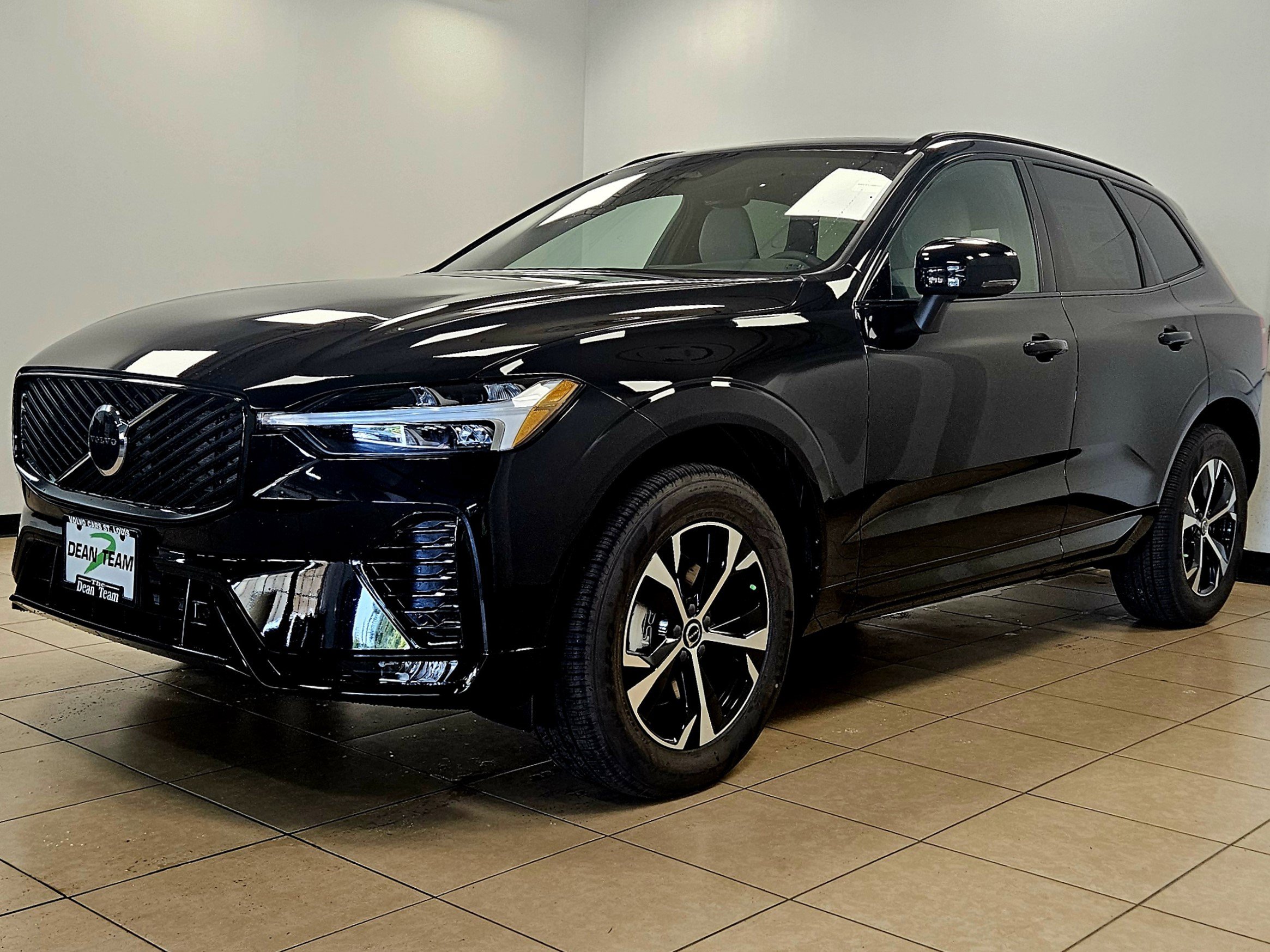 2026 Volvo XC60 B5 Core photo 2