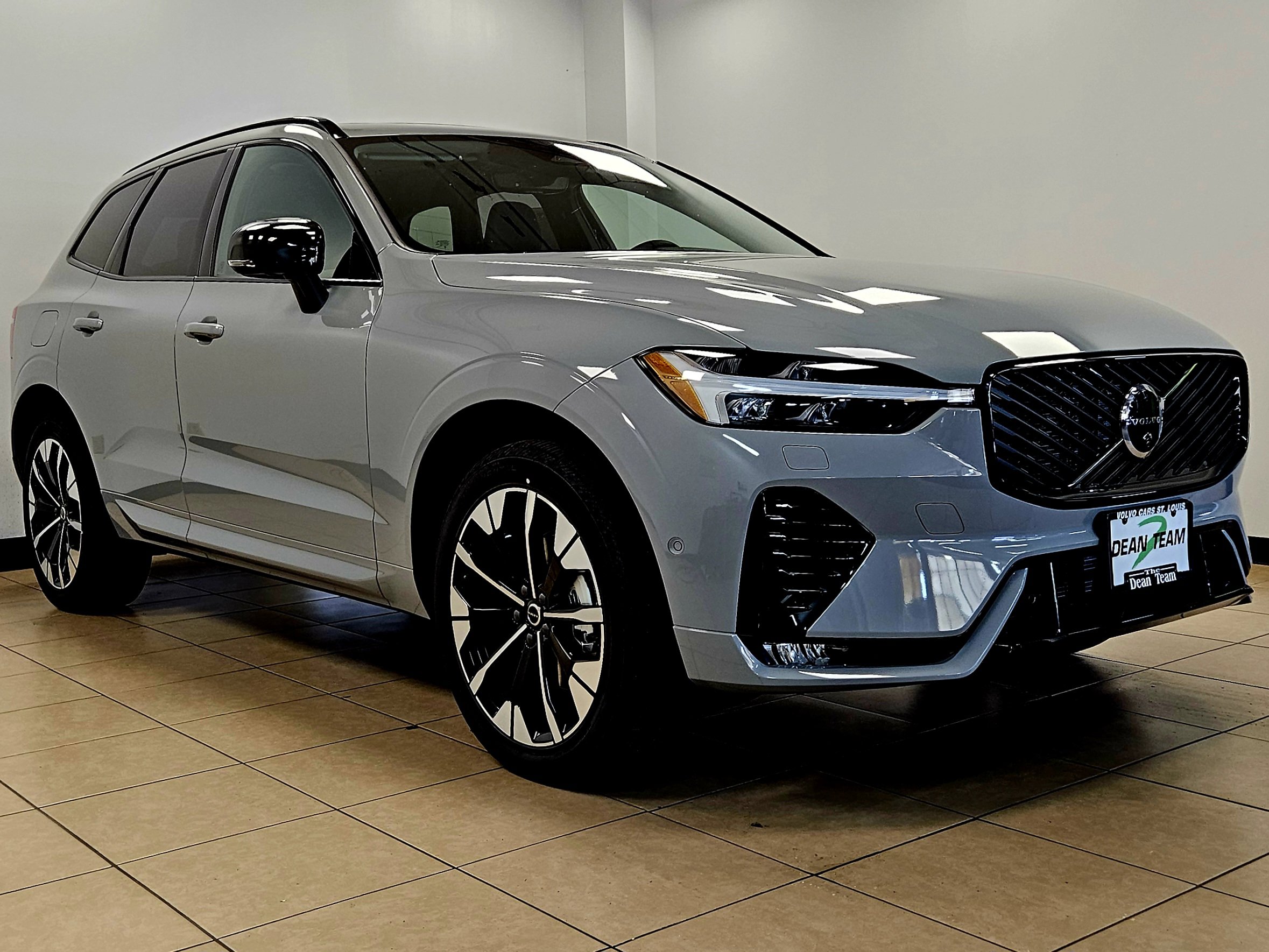 2026 Volvo XC60 B5 Plus photo 3