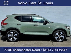 2025 Volvo XC40 B5 Plus Dark Theme SUV
