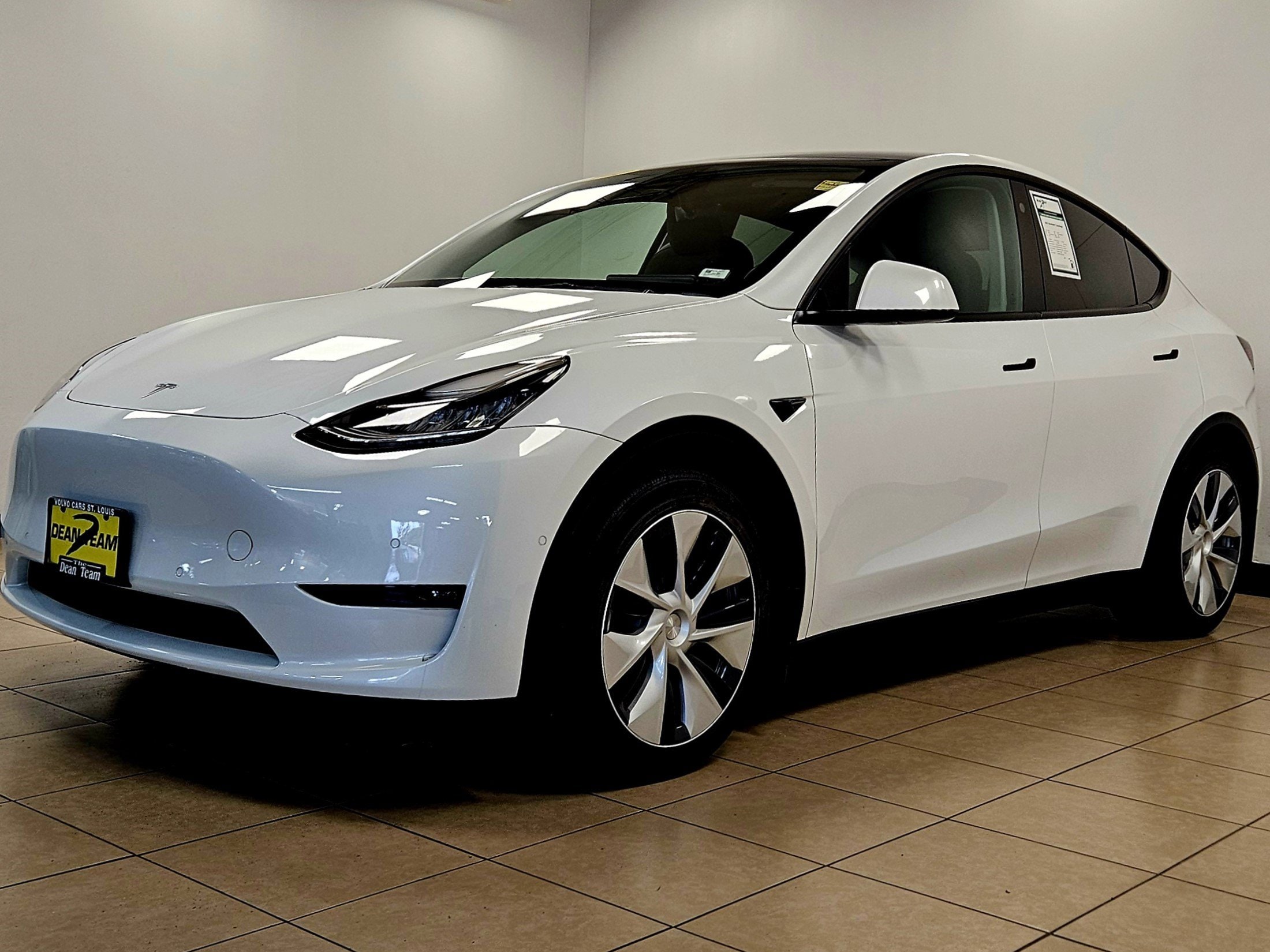 Used 2022 Tesla Model Y Long Range with VIN 7SAYGAEE6NF366811 for sale in St. Louis, MO