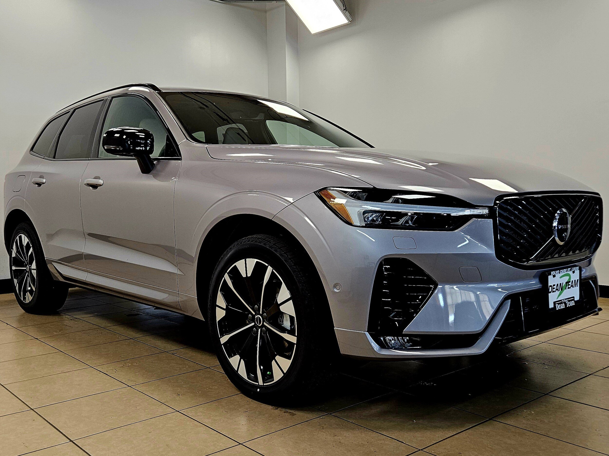 2026 Volvo XC60 B5 Plus photo 3