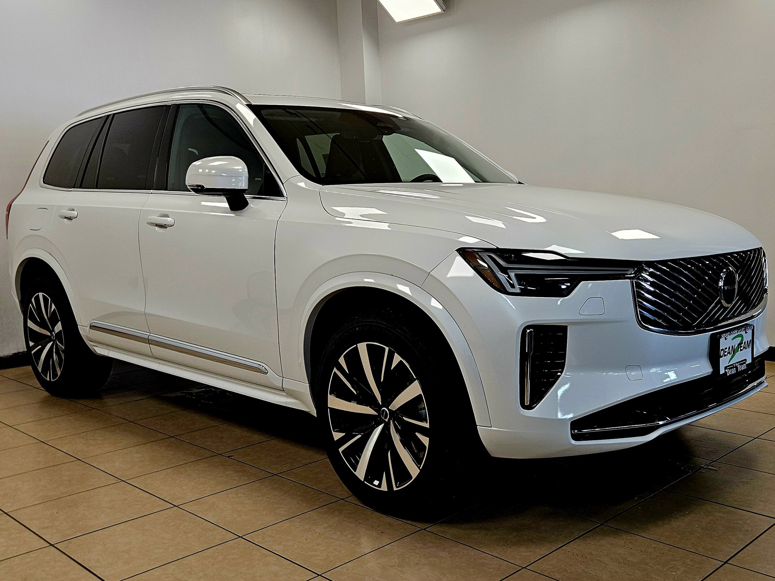 2026 Volvo XC90 Core photo 3