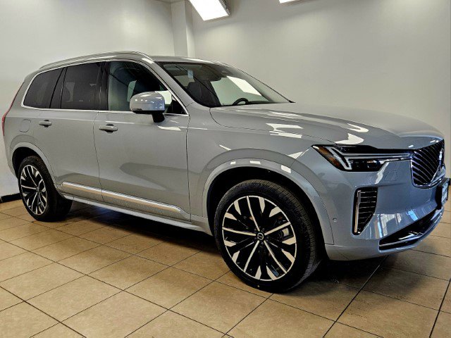 2025 Volvo XC90 T8 Plus photo 3