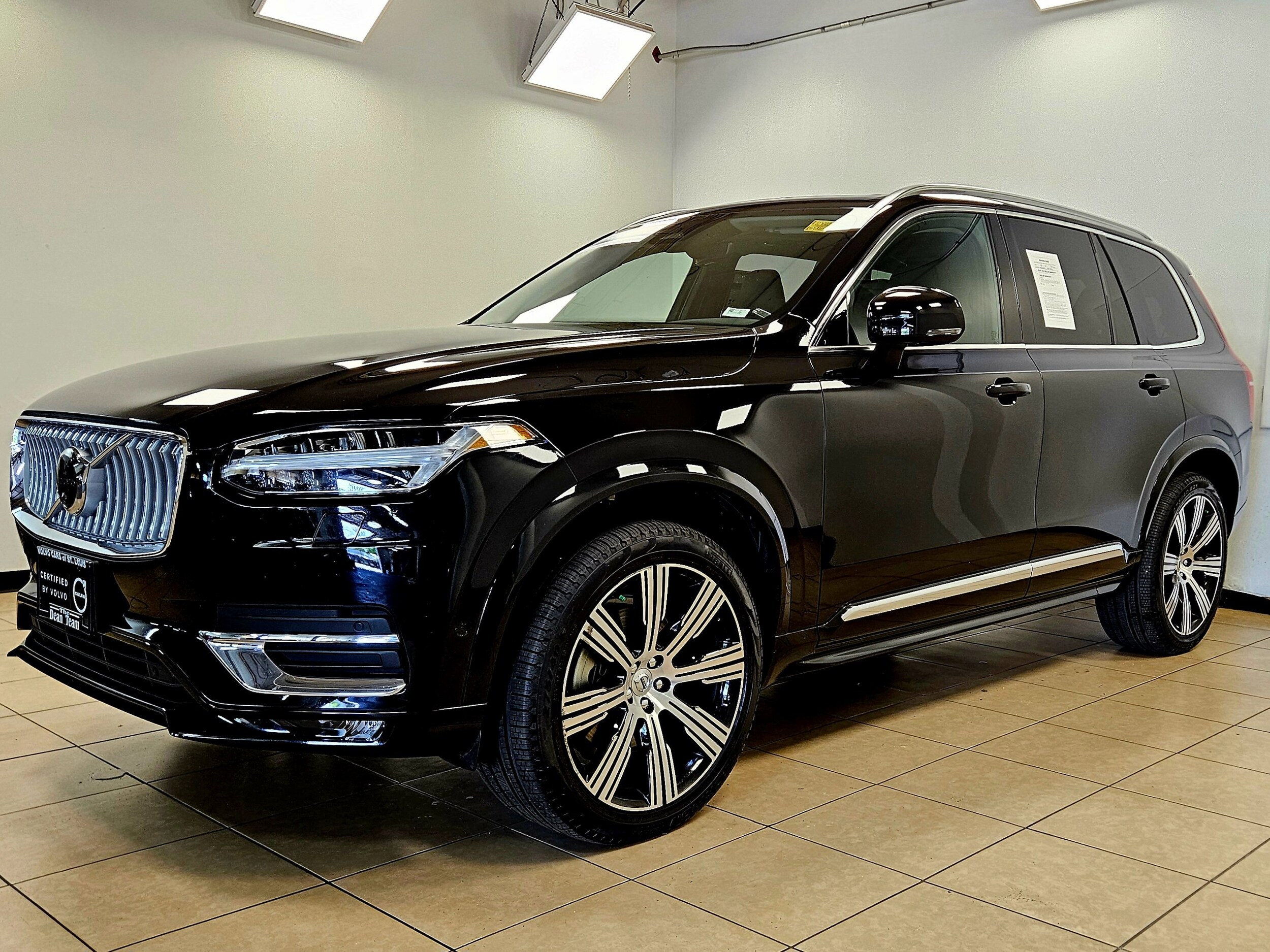 2025 Volvo XC90 Plus photo 2
