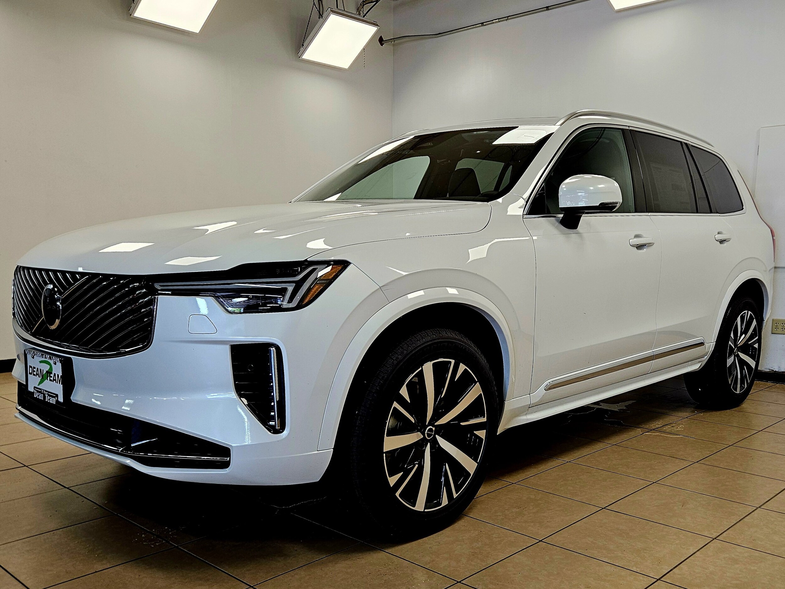2026 Volvo XC90 Core photo 4