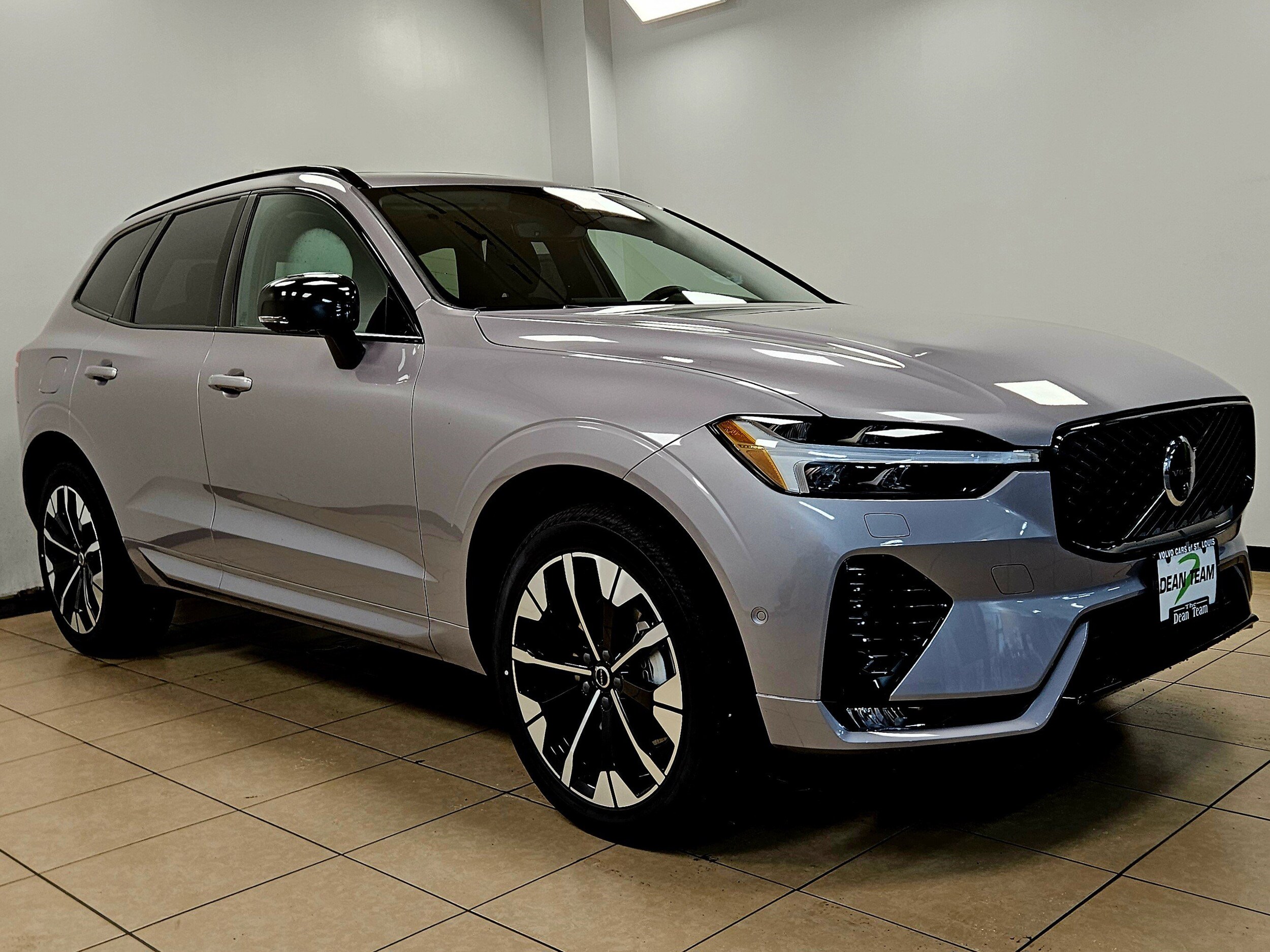 2026 Volvo XC60 B5 Plus photo 3