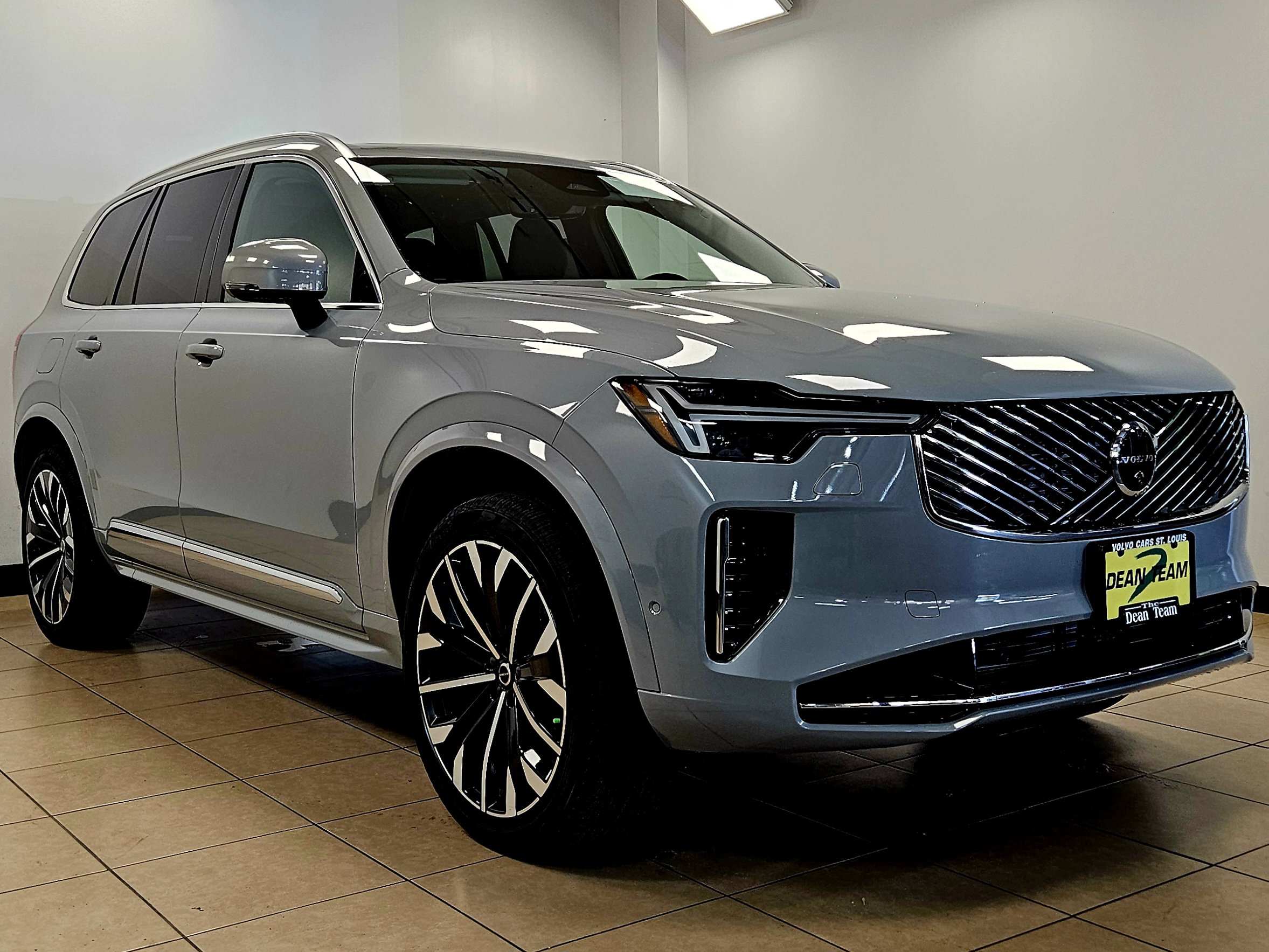 2026 Volvo XC90 Plus photo 3