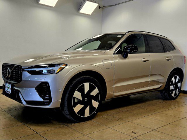 2025 Volvo XC60 Hybrid T8 Plus photo 3
