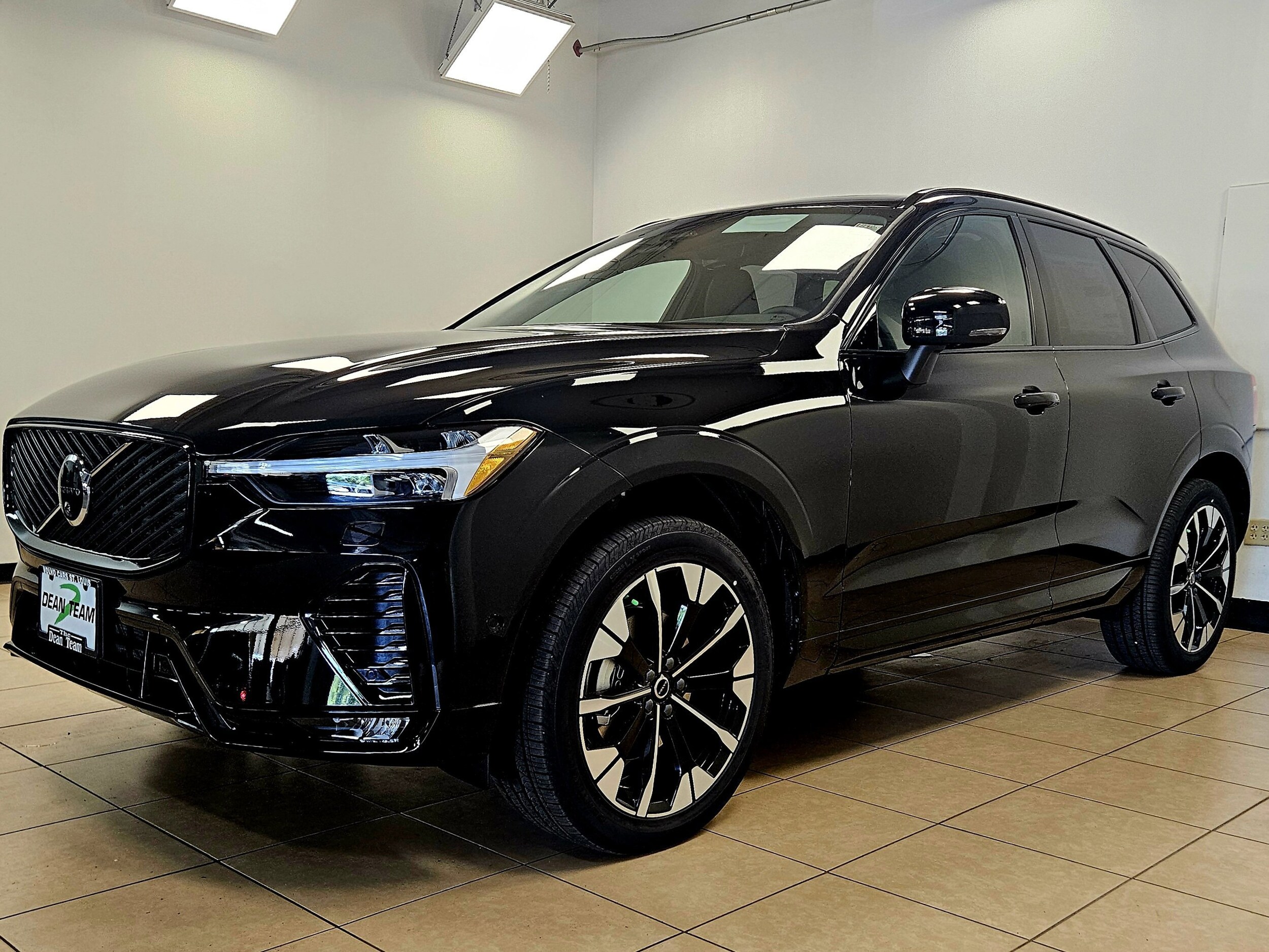 2026 Volvo XC60 B5 Plus photo 3