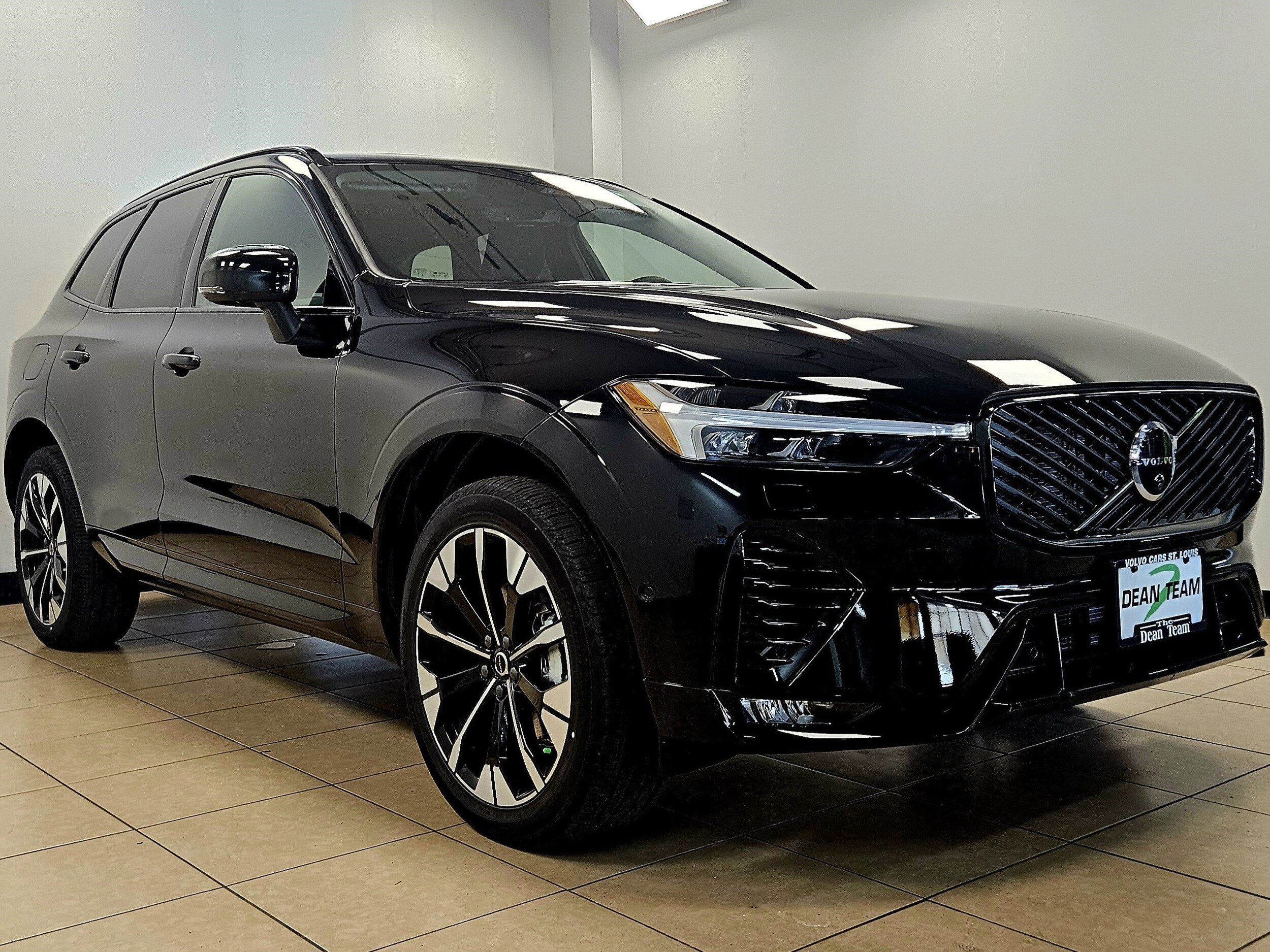 2026 Volvo XC60 B5 Plus photo 2