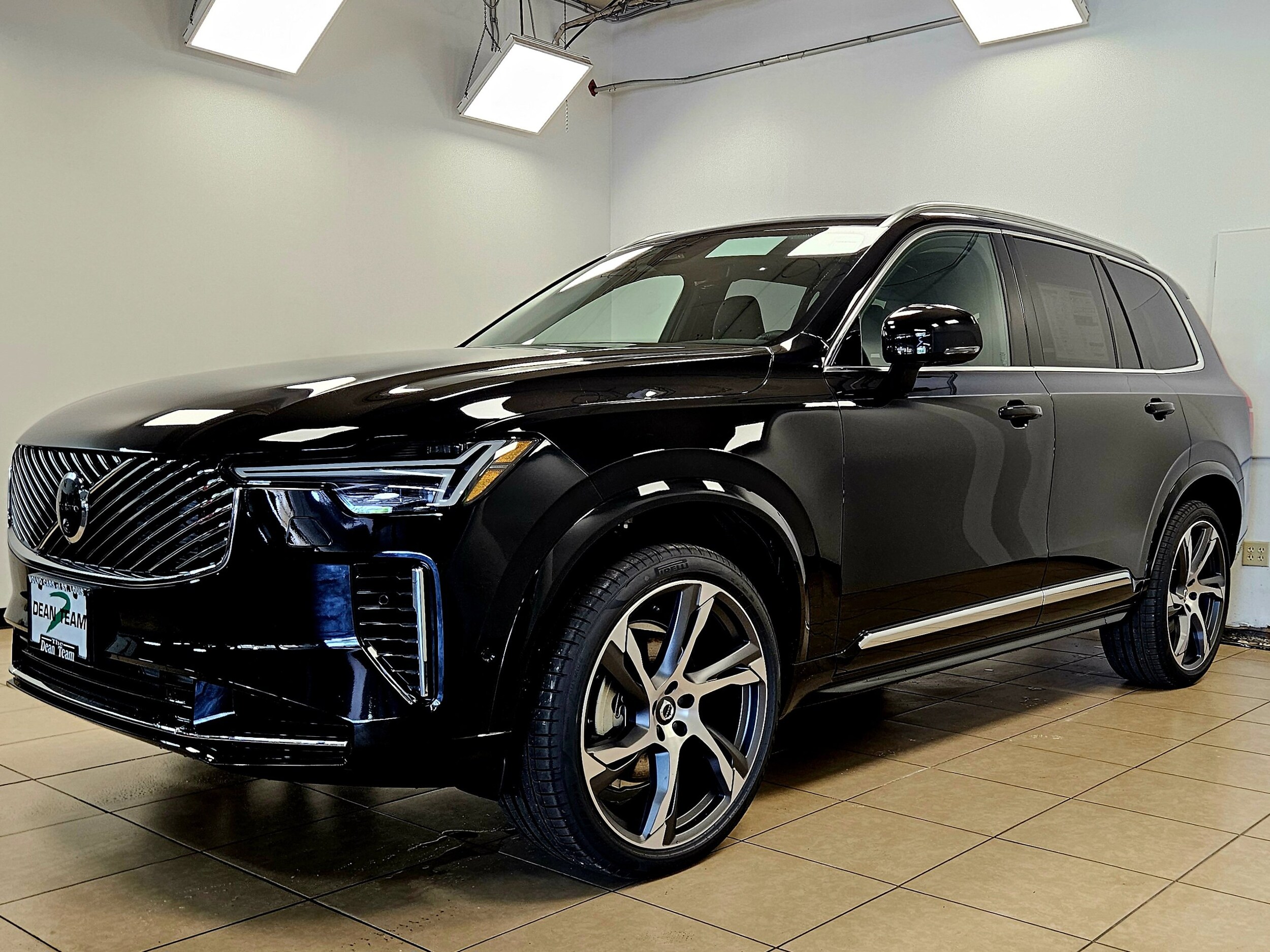 2026 Volvo XC90 B5 Plus photo 4