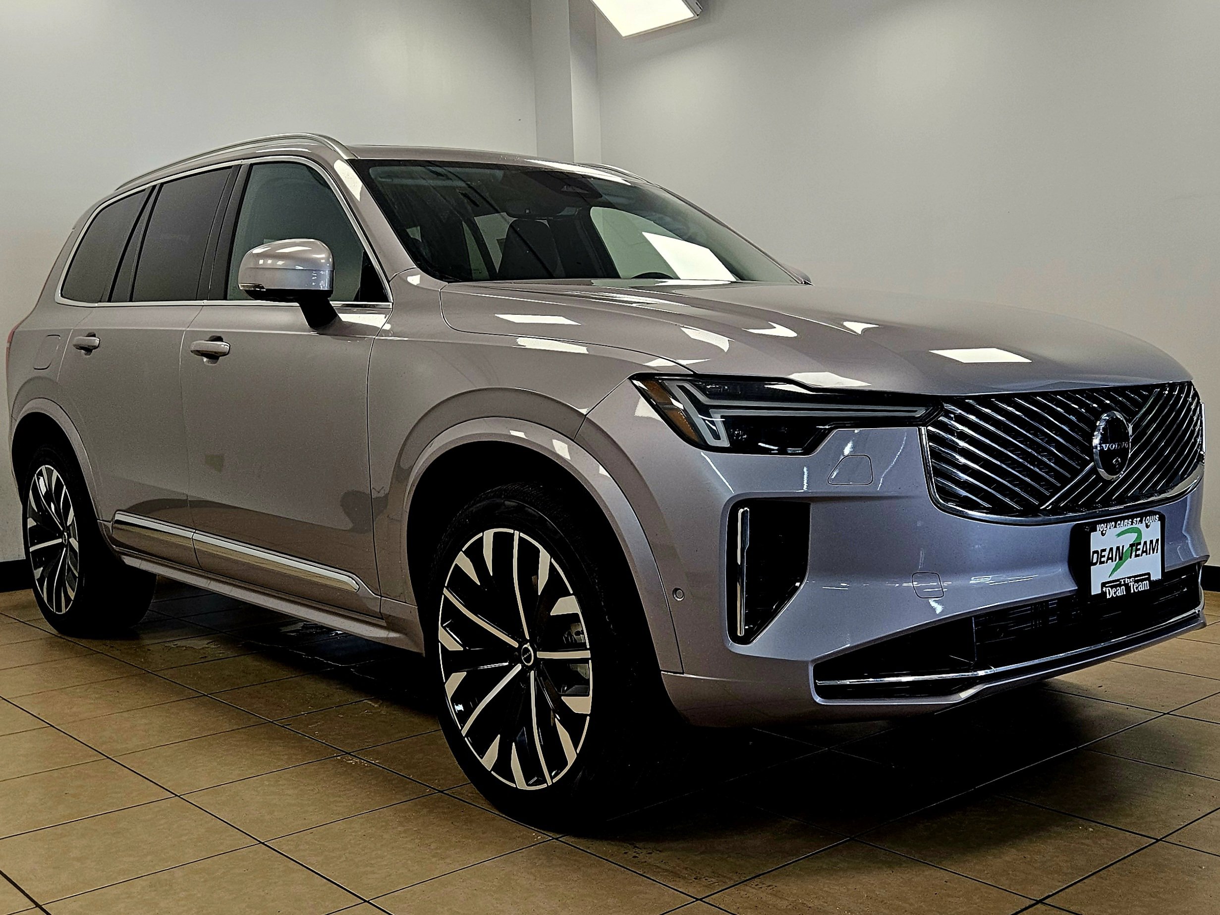 2026 Volvo XC90 Plus photo 3