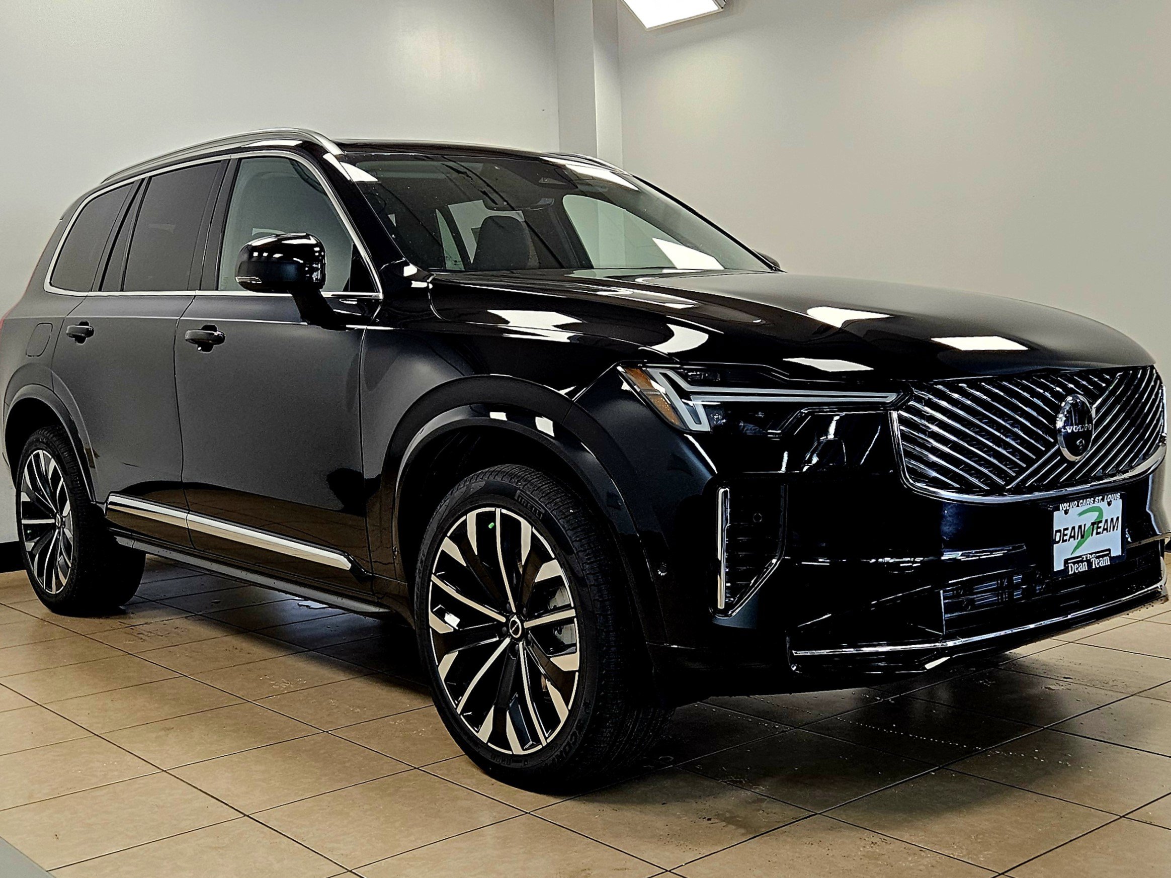 2026 Volvo XC90 Plus photo 3