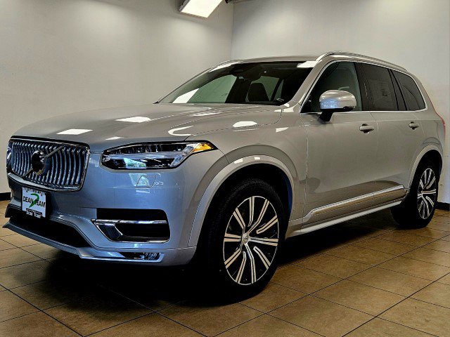 2025 Volvo XC90 B5 Core photo 3
