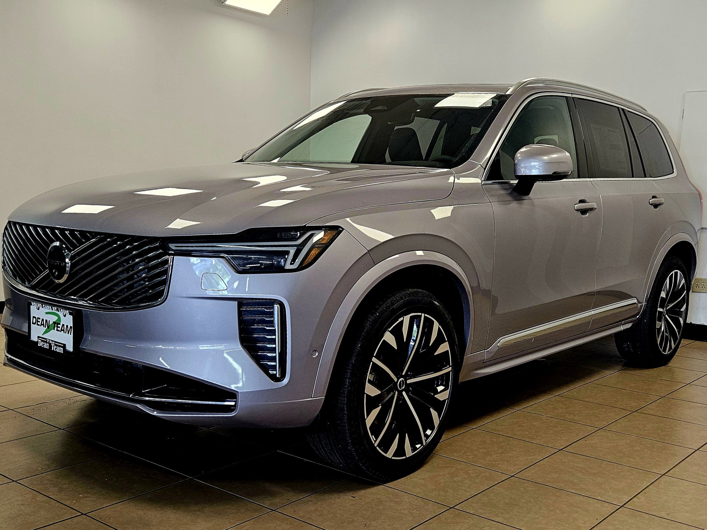 2026 Volvo XC90 Plus photo 4