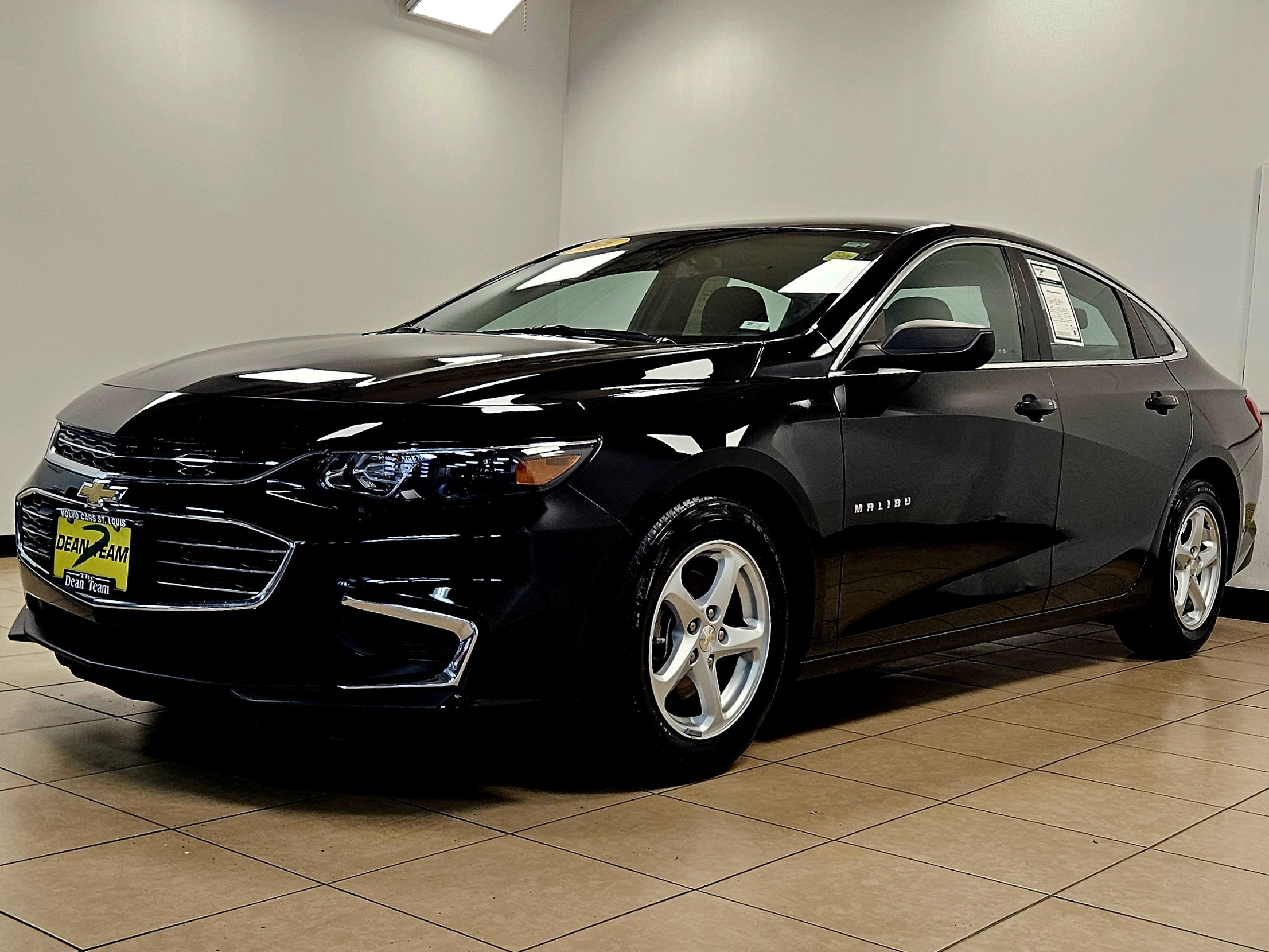 2016 Chevrolet Malibu LS photo 2