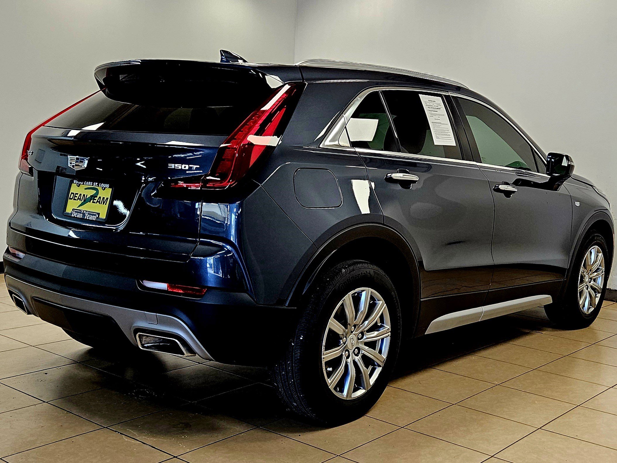2021 Cadillac XT4 Premium Luxury Sport photo 4