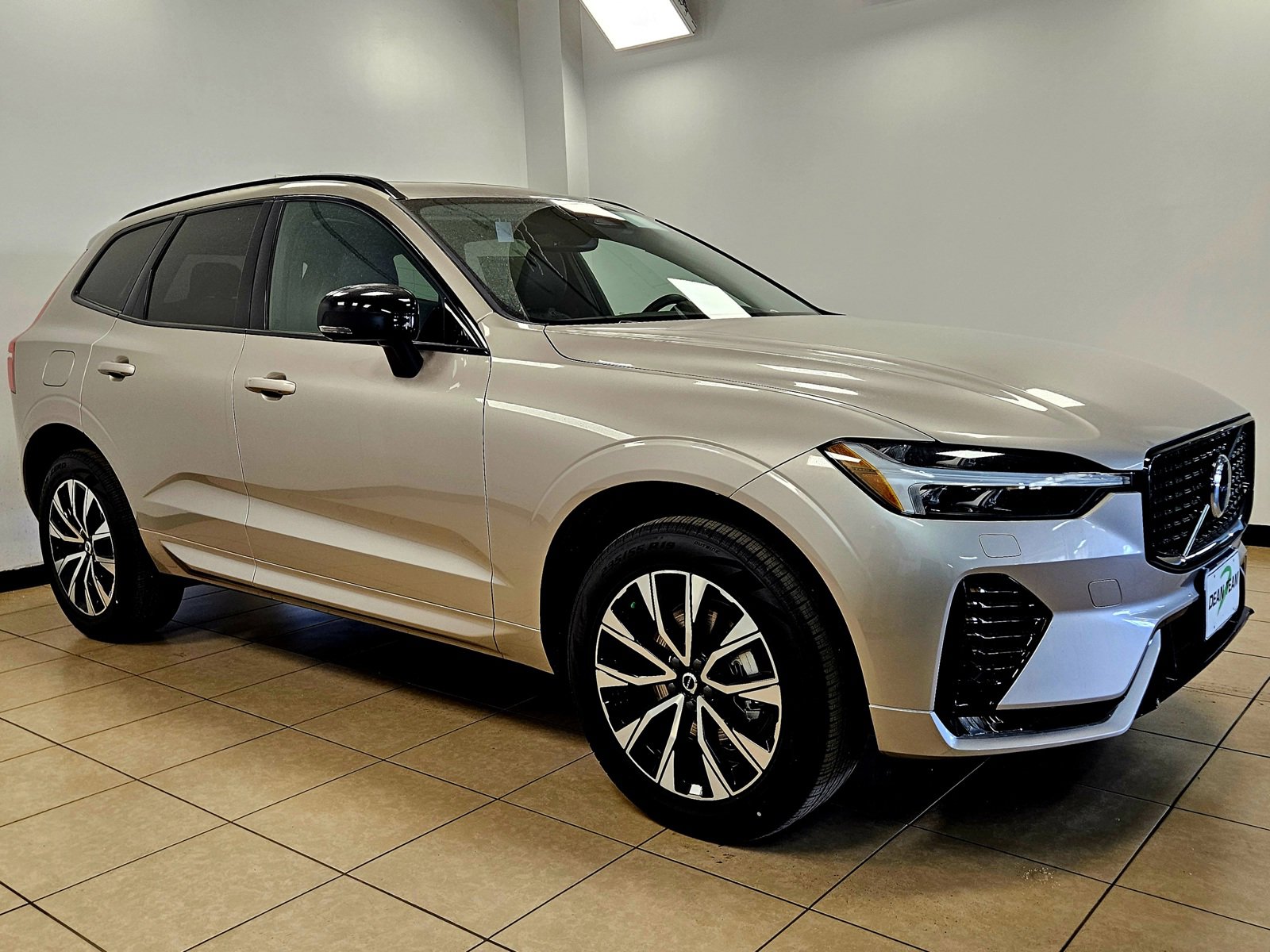 2025 Volvo XC60 B5 Core photo 3