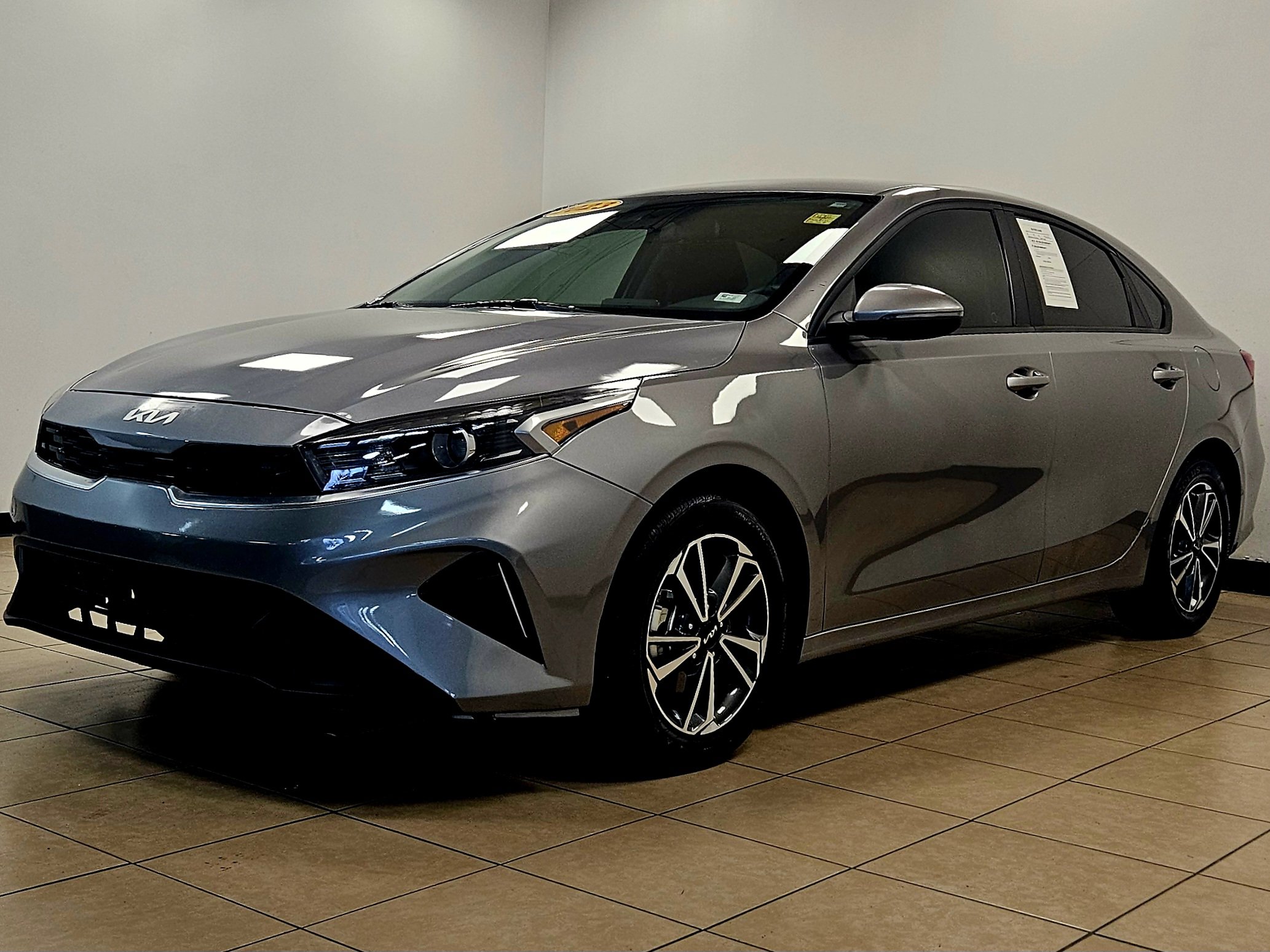 2023 Kia Forte LXS photo 2