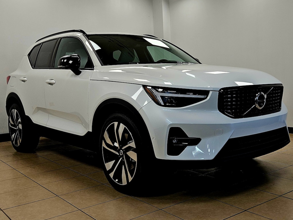 New 2026 Volvo XC40 B5 Ultra SUV