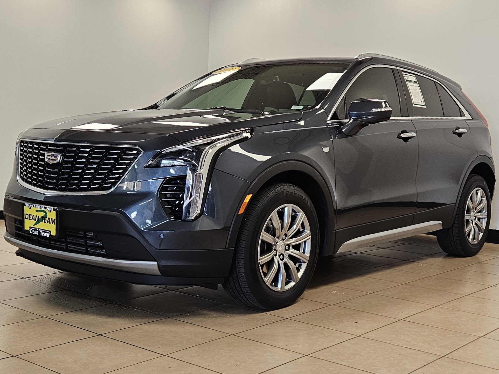 2021 Cadillac XT4 Premium Luxury Sport photo 2