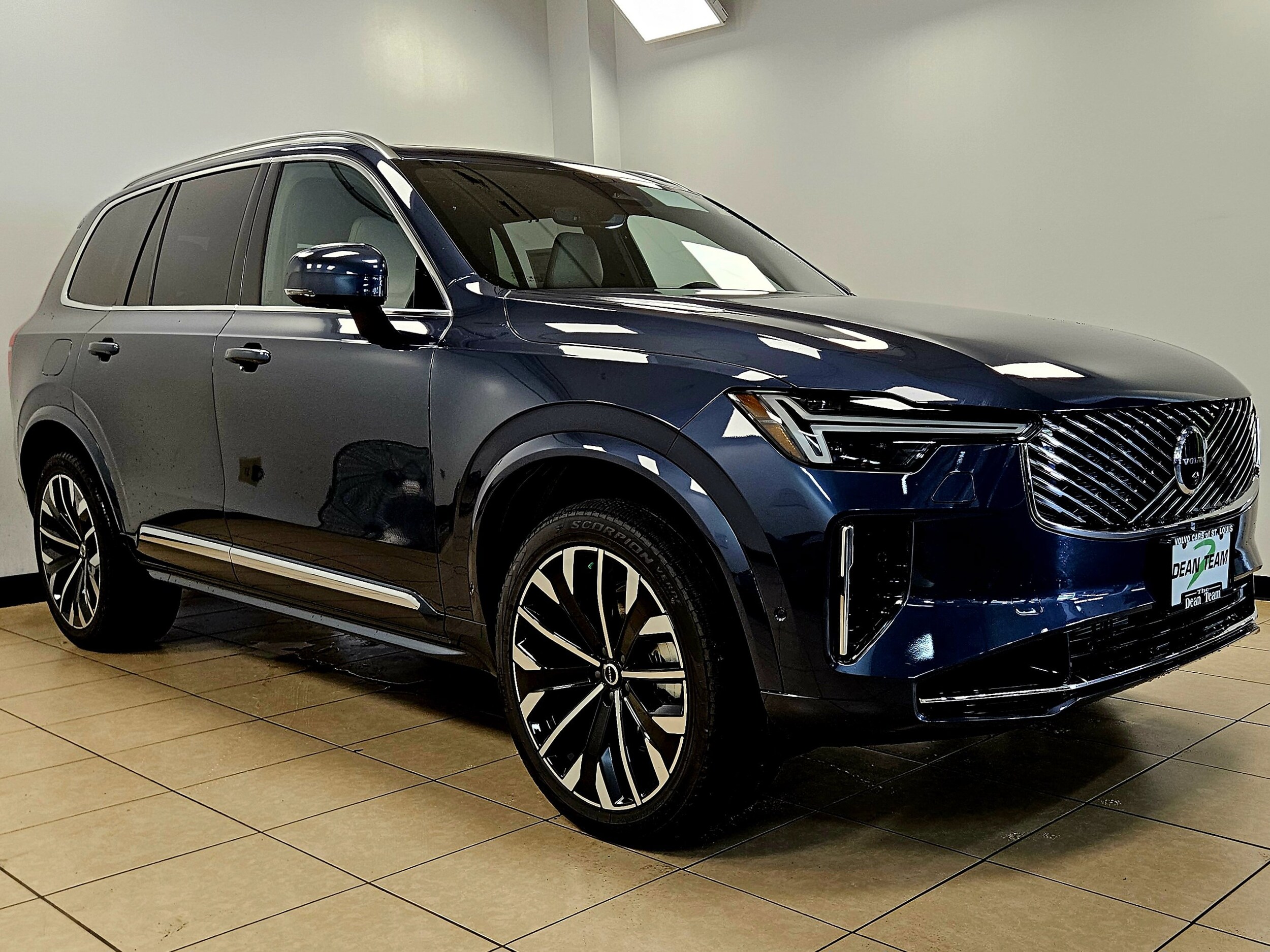 2026 Volvo XC90 B5 AWD photo 3