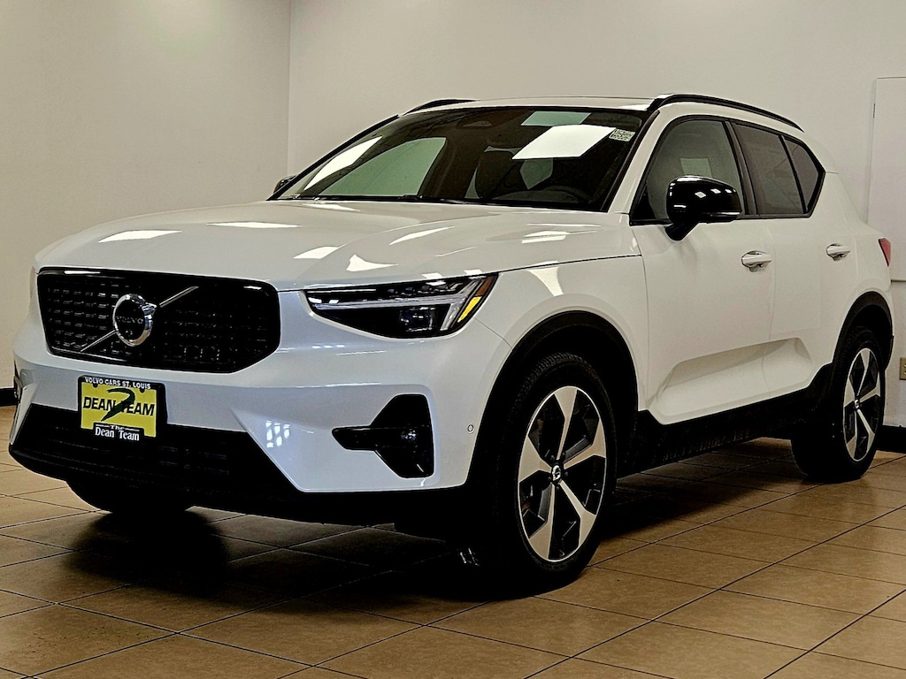 New 2026 Volvo XC40 B5 Plus SUV