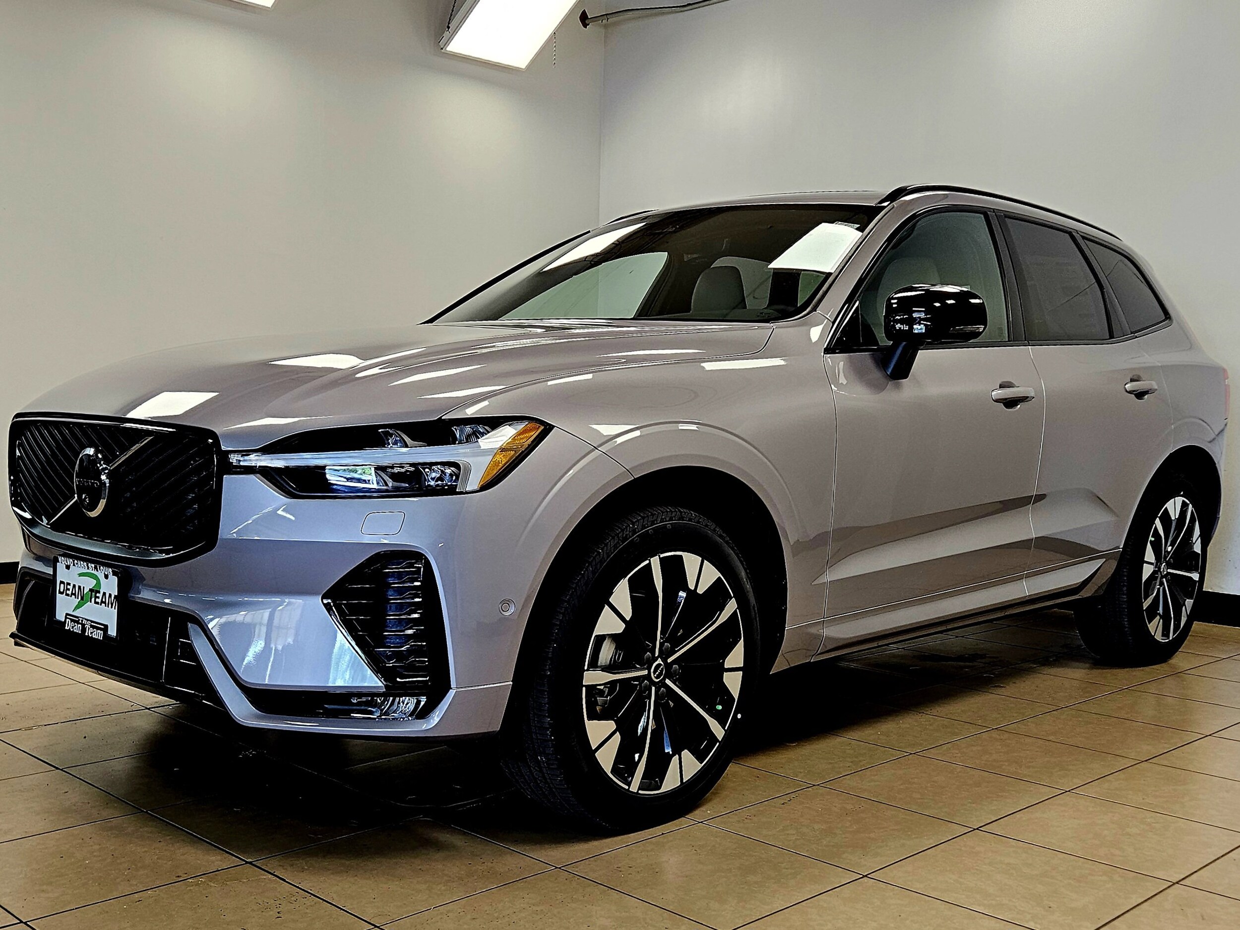 2026 Volvo XC60 B5 Plus photo 4