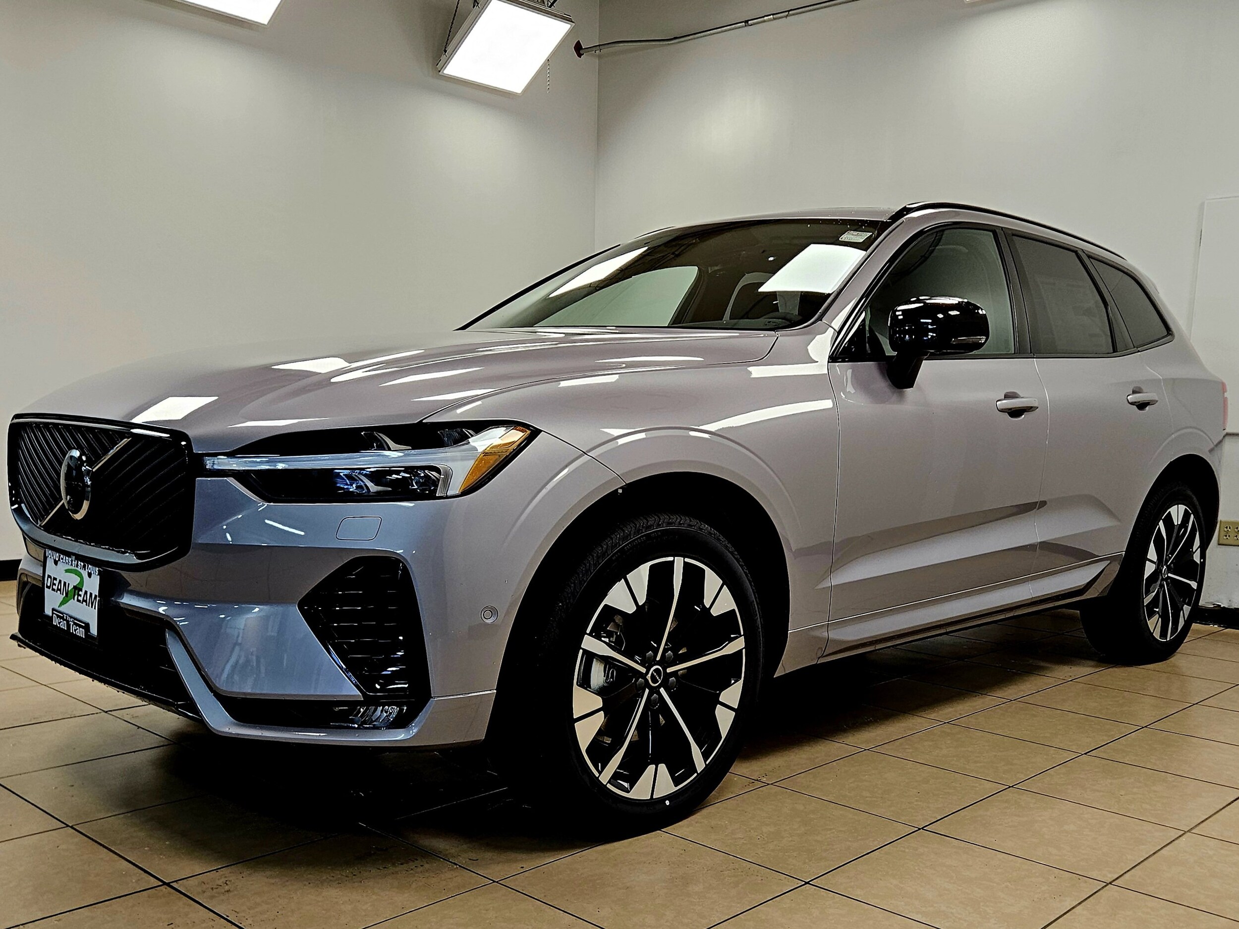 2026 Volvo XC60 B5 Plus photo 4