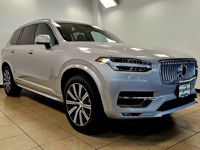 2025 Volvo XC90 B5 Core photo 2