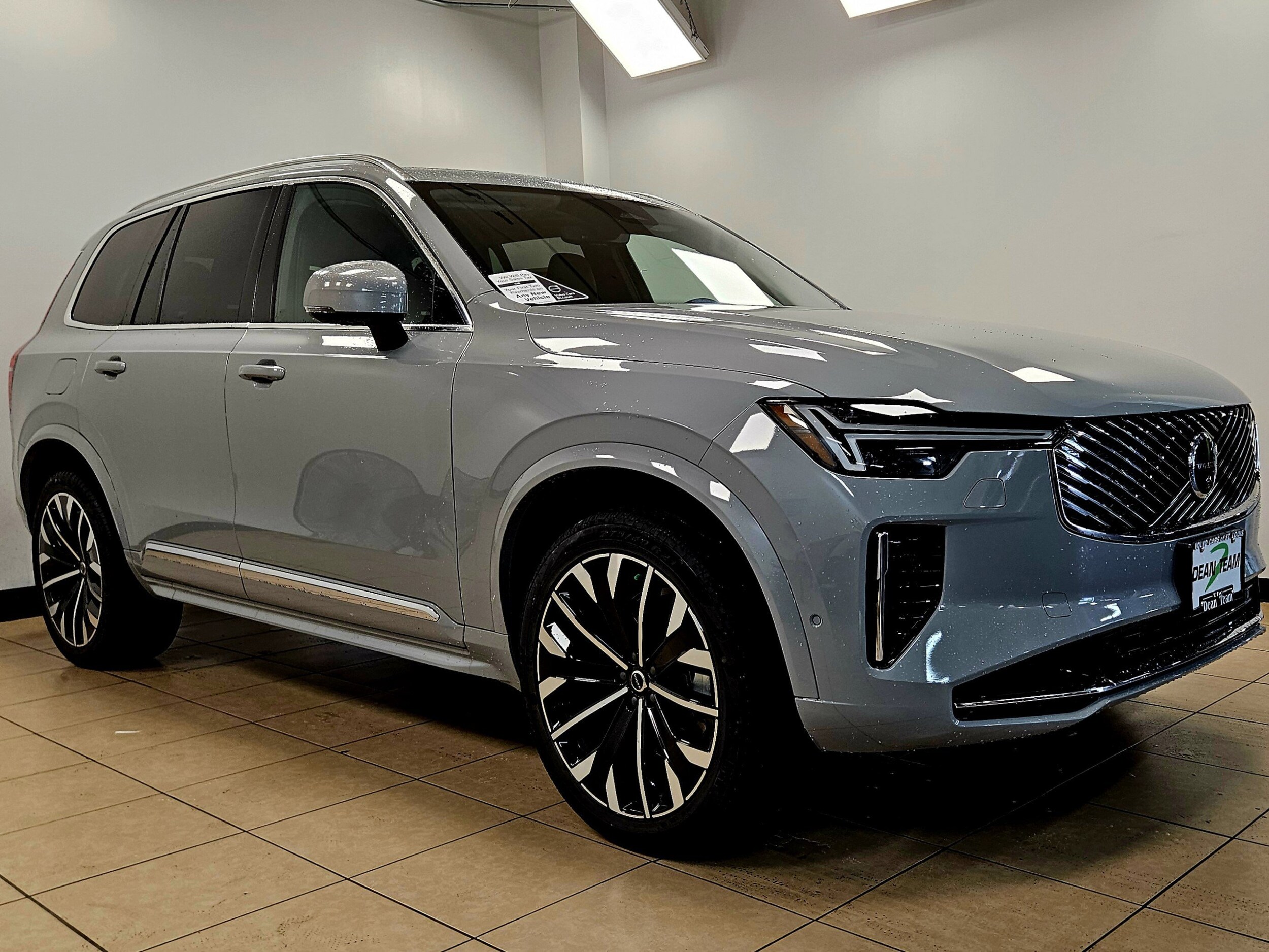 2026 Volvo XC90 Plus photo 2