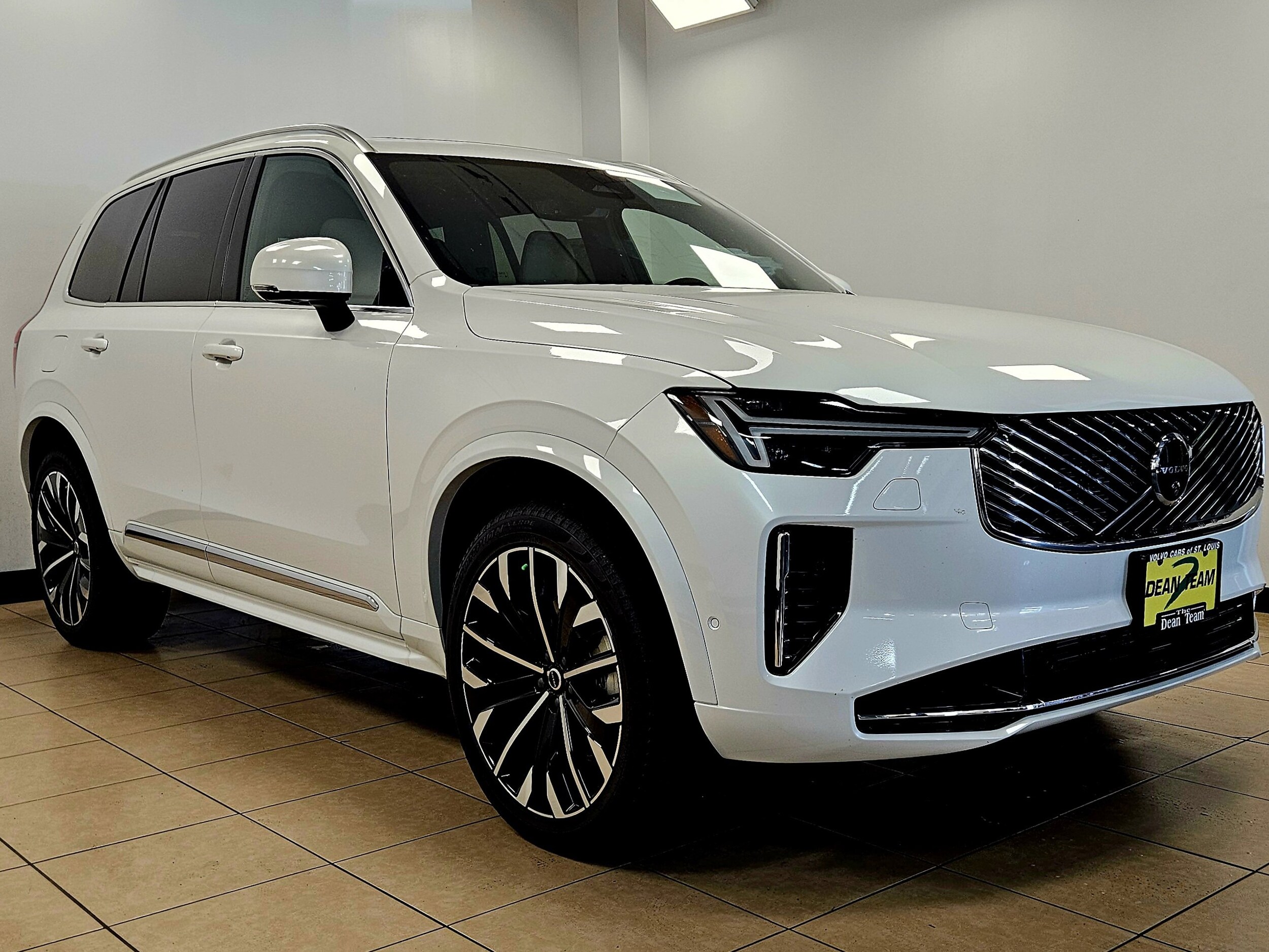 2026 Volvo XC90 Plus photo 3