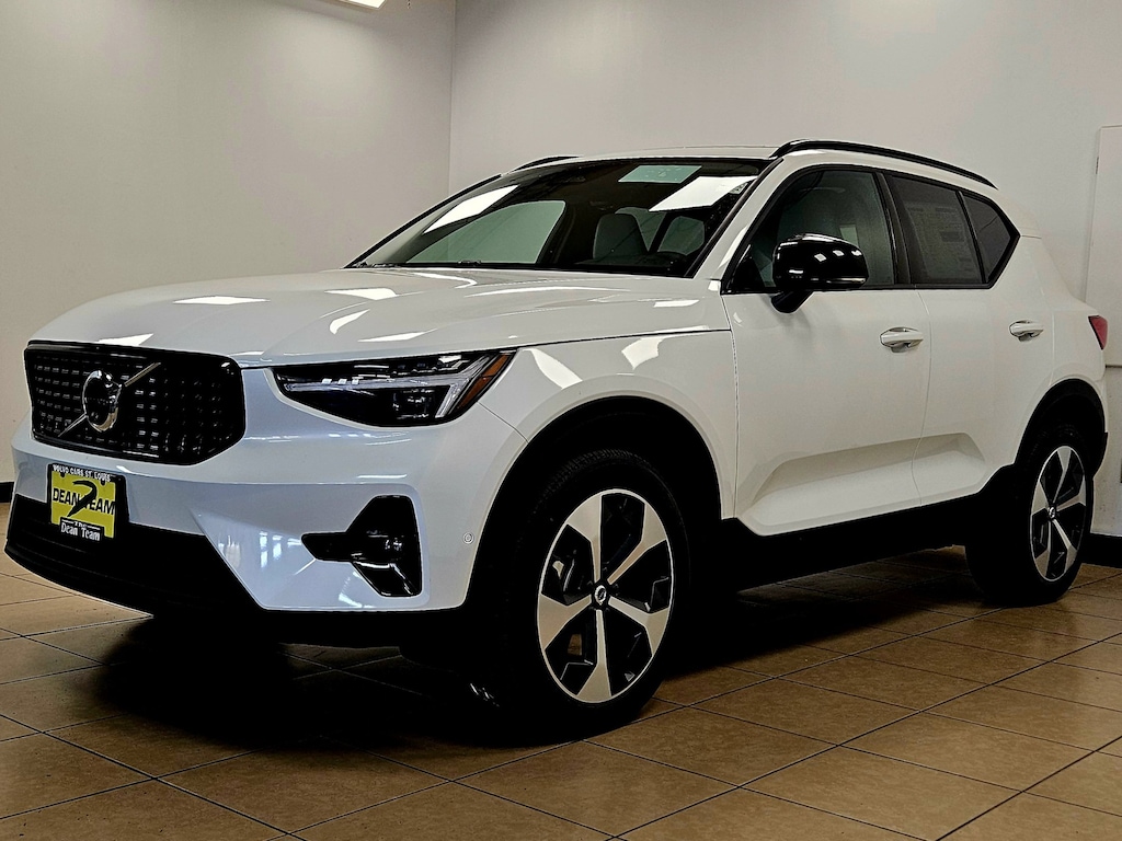 New 2026 Volvo XC40 B4 Plus SUV