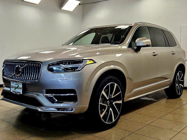 2025 Volvo XC90 Plus photo 3